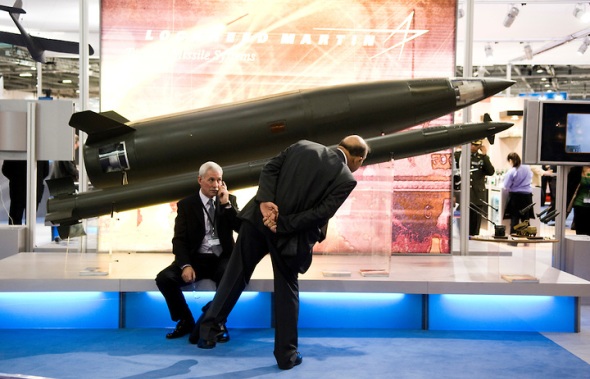 Αύξηση των πολεμικών δαπανών η απάντηση στην κρίση