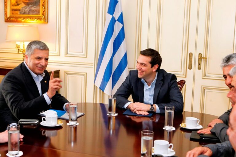 Παιχνίδι ισορροπιών κυβέρνησης-ΚΕΔΕ