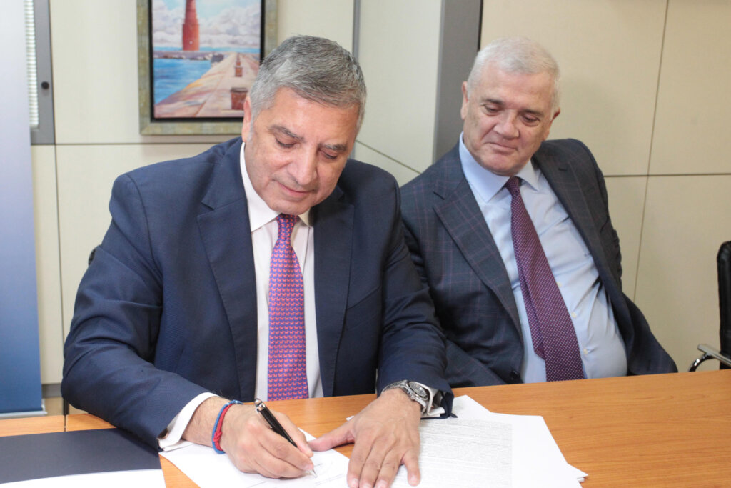 Πατούλης: Φιέστες με χειροκροτητές υπάλληλους