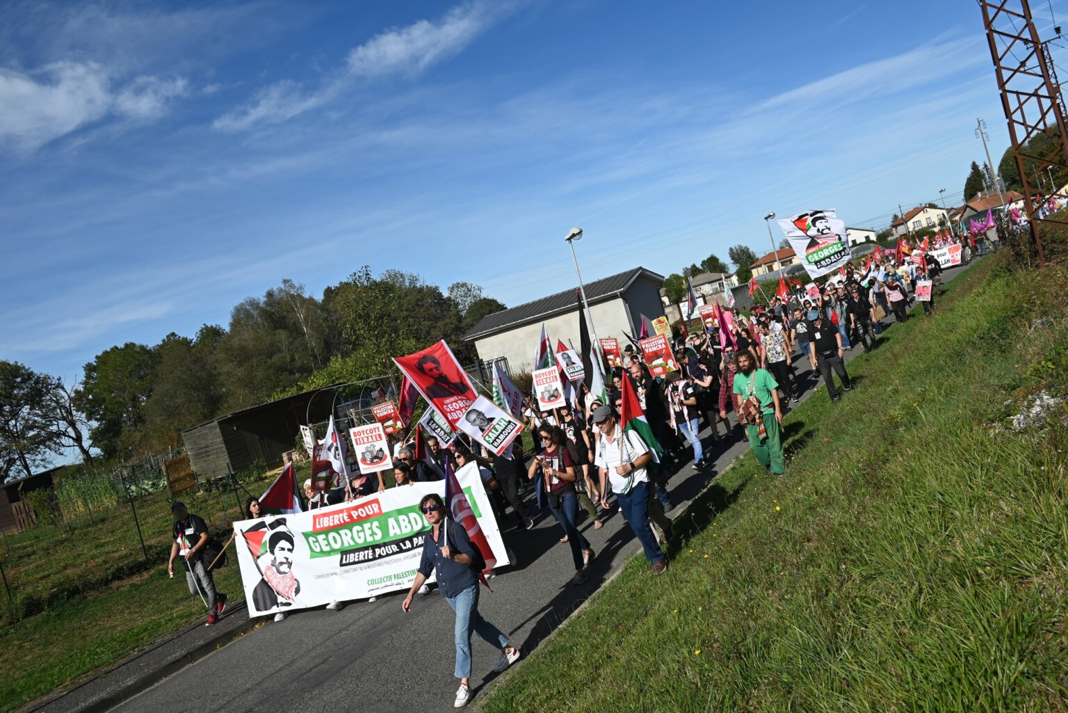 Διαδήλωση αλληλεγγύης έξω από τη φυλακή όπου κρατείται ο Ζ.Ι. Αμπνταλλά