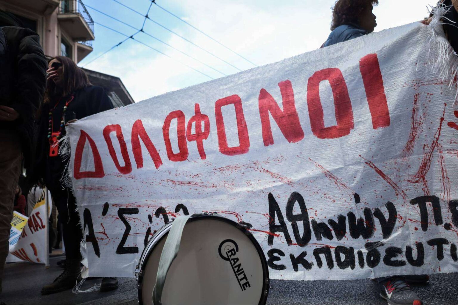 Η κυρία που έβλεπε τα τρένα να περνούν…