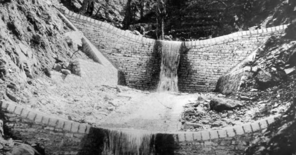 Στις ελληνικές καλένδες τα απαραίτητα για την αντιπλημμυρική προστασία της Αττικής Φράγματα ΒάρουςΕκτός από τη Μαγνησία, όπου πρέπει να προστατευτεί η αμερικάνικη βάση του Στεφανοβίκειου