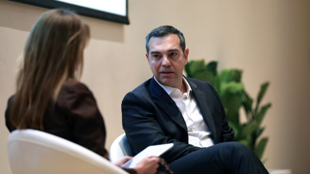 Ο Τσίπρας προσπαθεί να «επανιδρύσει» τον Τσίπρα, έξω από τον ΣΥΡΙΖΑ