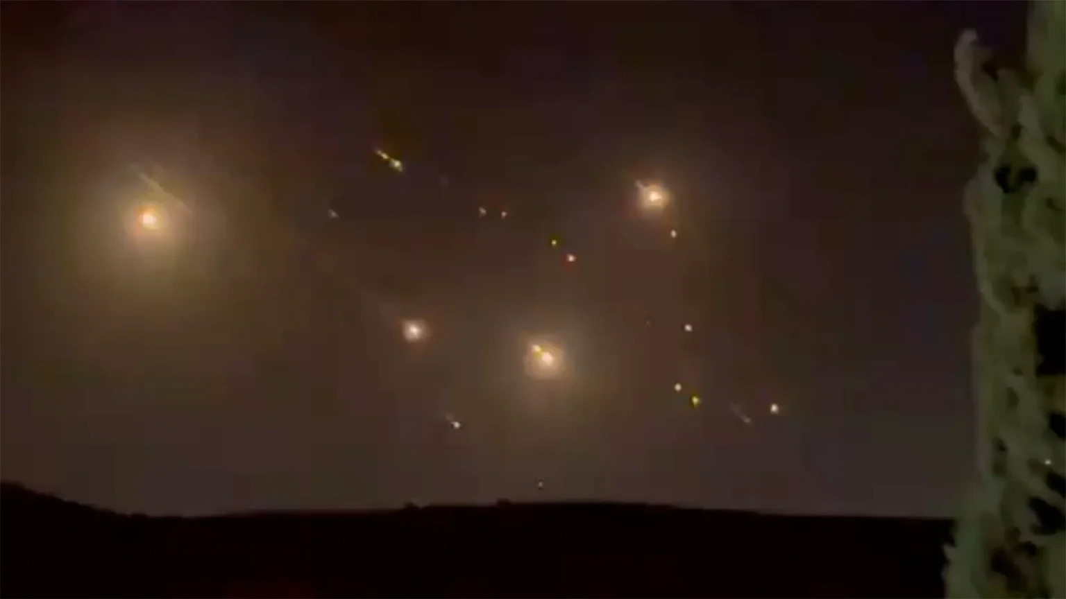 Μεγάλο μπαράζ ιρανικών βαλλιστικών πυραύλων έπληξε τη σιωνιστική οντότητα