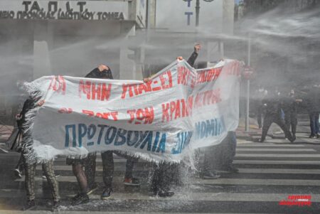 7.11.2025: Οι «κλάρες» της Αστυνομίας στο εδώλιοΔυο ανώτατοι αξιωματικοί της ΕΛΑΣ δικάζονται για τη βίαιη διάλυση συγκέντρωσης αλληλεγγύης στον απεργό πείνας Δημήτρη Κουφοντίνα
