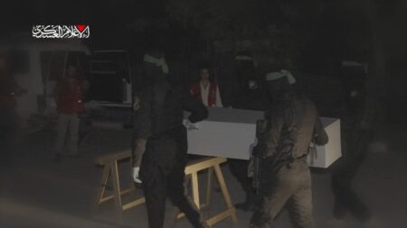 Tαξιαρχίες Αλ-Κασάμ: Ετσι ξεγελάσαμε το σιωναζιστικό στρατόΣύμφωνα με την παροιμία: Αλλού βαρούν τα όργανα κι αλλού χορεύει η νύφη