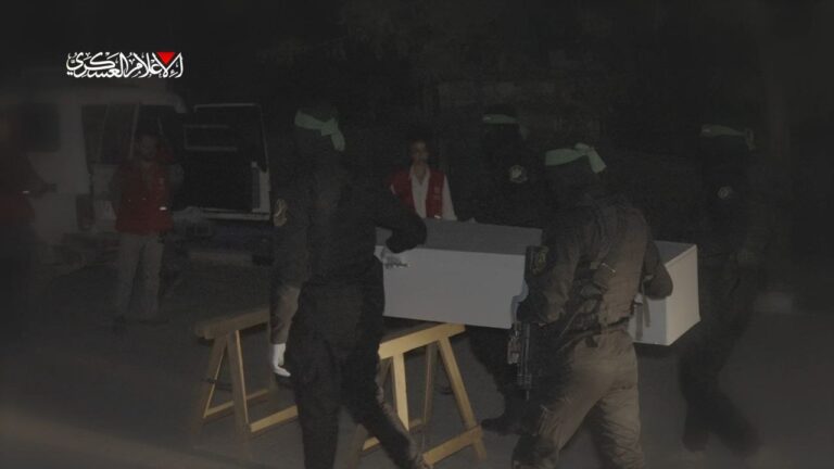 Tαξιαρχίες Αλ-Κασάμ: Ετσι ξεγελάσαμε το σιωναζιστικό στρατόΣύμφωνα με την παροιμία: Αλλού βαρούν τα όργανα κι αλλού χορεύει η νύφη