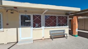 Μετά τα σχολεία-κοντέινερ τώρα μαθήματα και σε γκαρσονιέρα!