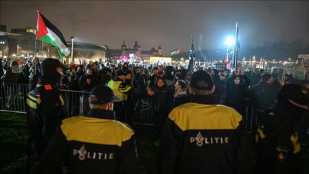 Αμστερνταμ: Συγκρούσεις με την αστυνομία ενάντια στην παρουσία του αρχιψάλτη του σιωναζιστικού στρατού