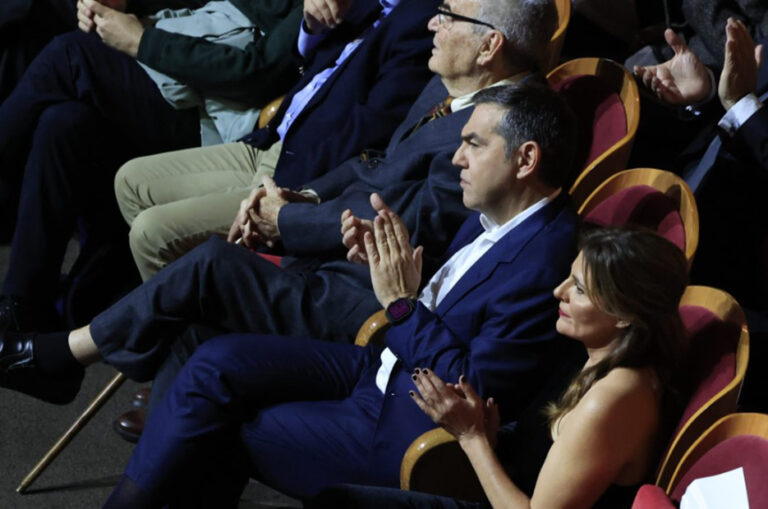 Tσίπρας προς αντιπολίτευση: Είστε άχρηστοι, αναλαμβάνω εγώ