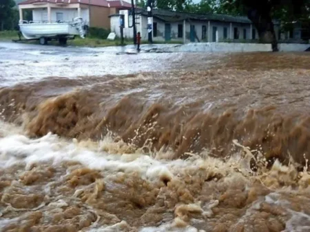 Οι πλημμύρες, η ορεινή υδρονομία και οι πανεπιστημιακοί με τα τενεκεδένια παράσημαΧωρίς φράγματα βάρους στα βουνά, δεν αποτρέπονται οι πλημμύρες