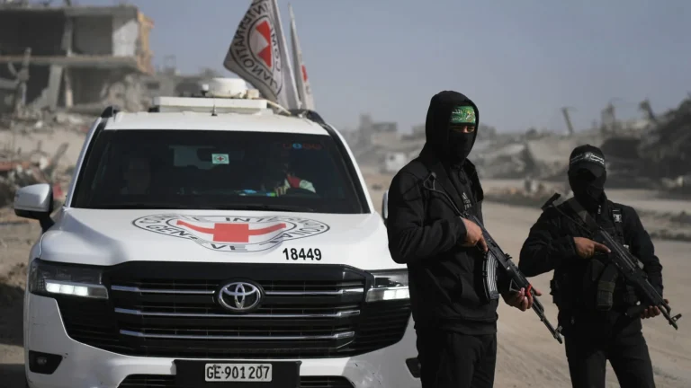 Χαμάς: Απορρίπτεται ξένη παρουσία στη Γάζα – Η ISF θα «παρακολουθεί μόνο τα σύνορα»Κανένα κράτος δεν είναι έτοιμο να ασχοληθεί σοβαρά με το σχέδιο της ISF, επειδή «κανείς δε θέλει να έρθει σε αντιπαράθεση με τους Παλαιστίνιους»