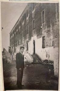 Ενας Ακροναυπλιώτης, από τους 200 της Καισαριανής, σαν θεατρικός ήρωας του Γκόρκι