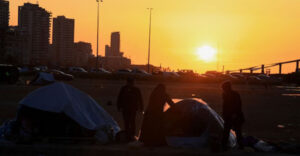 Η μουσική ως πράξη αντίστασης: Mε ένα τσέλο στα ερείπια της Βηρυτού