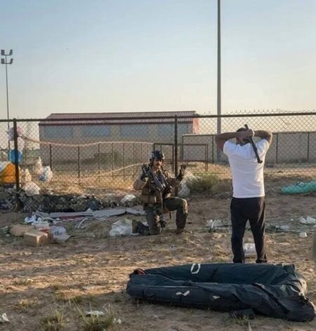 Ψηλά τα χέρια, κρατάω μαγκούρα!