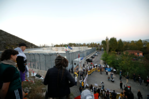 Η ΕΕ εξάγει αιτούντες άσυλο: στρατόπεδα κράτησης εκτός επικράτειας με ευρωενωσίτικη σφραγίδα