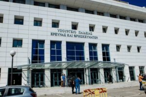 ΟΙΕΛΕ: Δύο μέτρα και δύο σταθμά από το υπουργείο Παιδείας